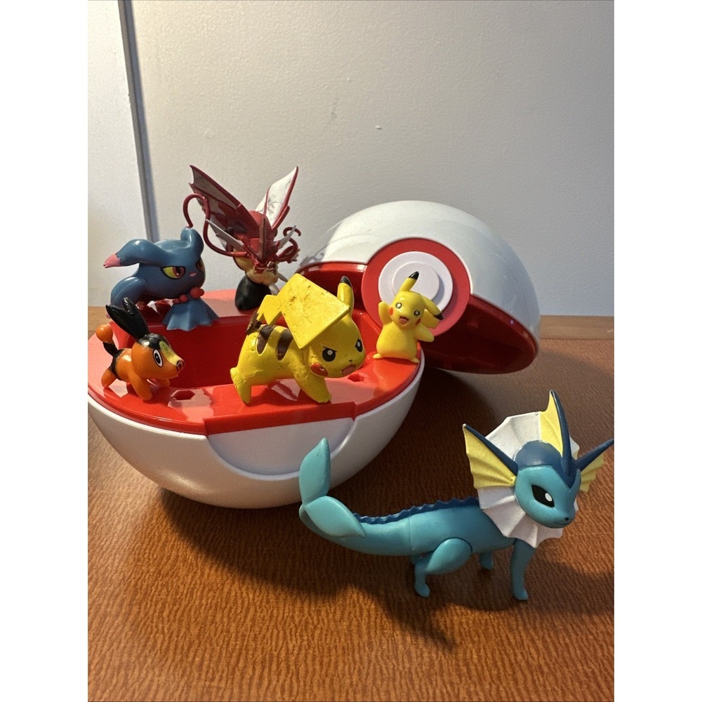 Pokemon Ball Deck Holder With‎ 6 Pokemon Figures